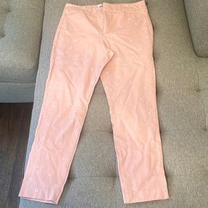 Old navy pixie pants size 8 pink w/daisies embroidered on